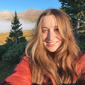 Meet your Posher, Alicia